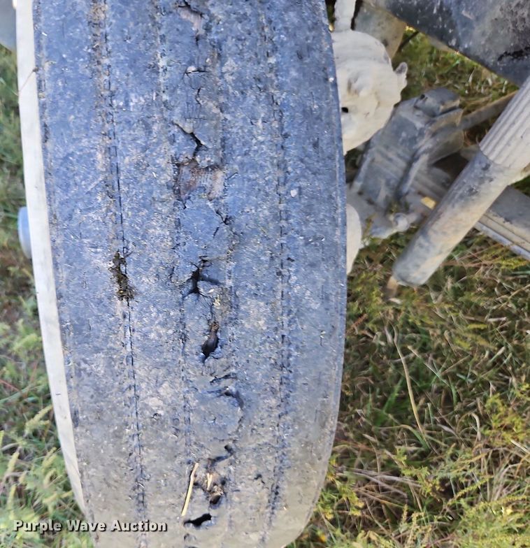 image for item LM9228 1996 Ford Aeromax L9000  dump truck