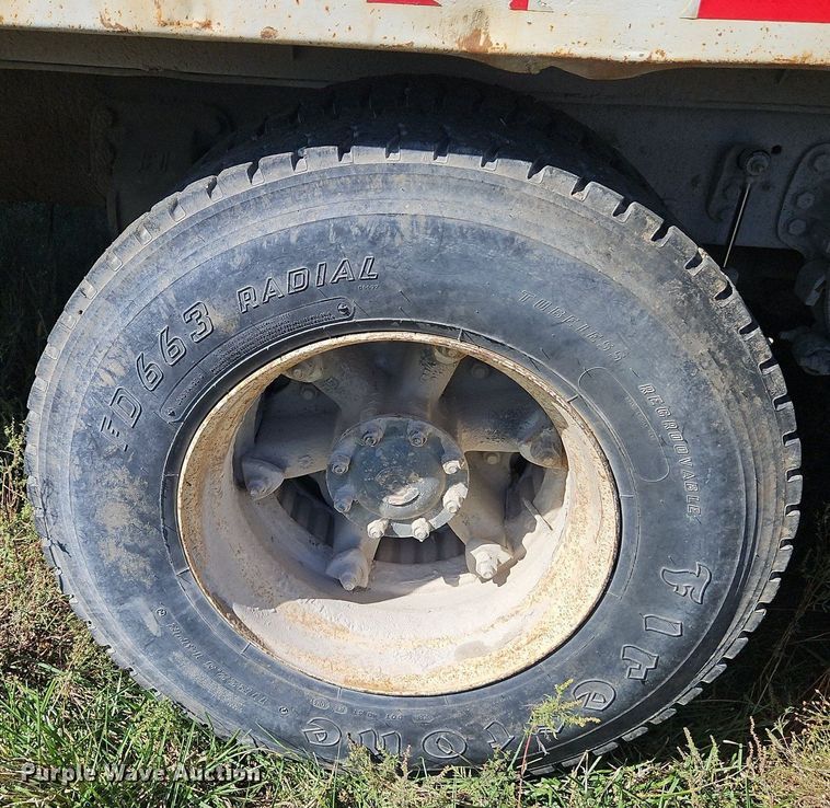 image for item LM9228 1996 Ford Aeromax L9000  dump truck