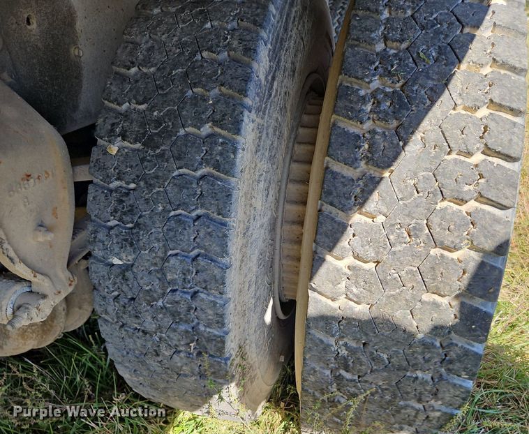 image for item LM9228 1996 Ford Aeromax L9000  dump truck