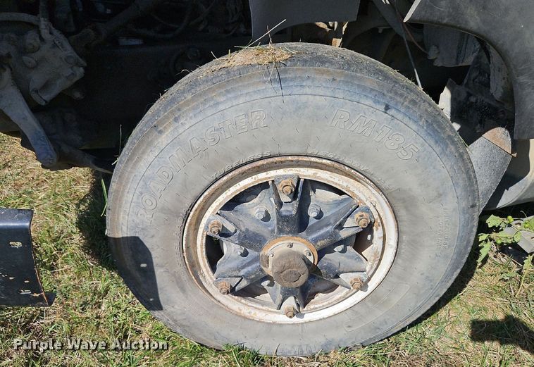 image for item LM9228 1996 Ford Aeromax L9000  dump truck