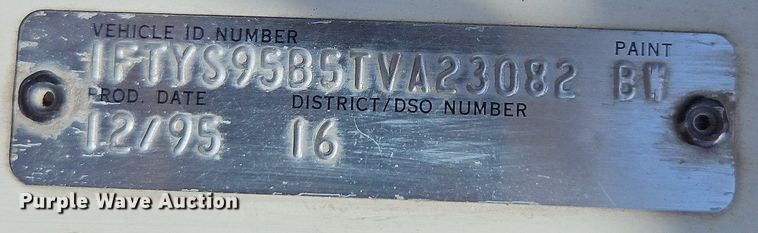 image for item LM9228 1996 Ford Aeromax L9000  dump truck