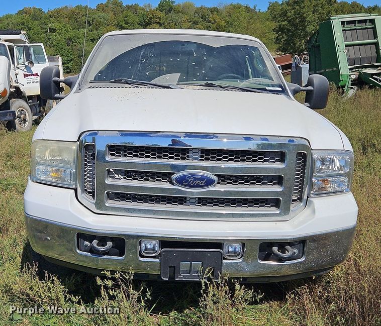 image for item LM9229 2005 Ford F250 Super Duty Lariat  Crew Cab pickup truck