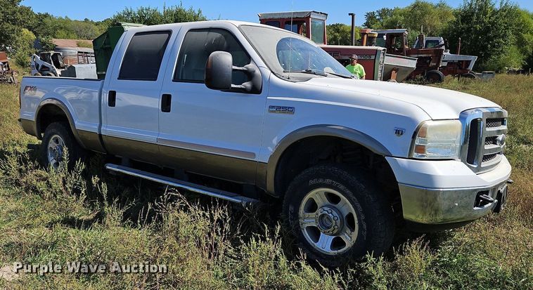 image for item LM9229 2005 Ford F250 Super Duty Lariat  Crew Cab pickup truck