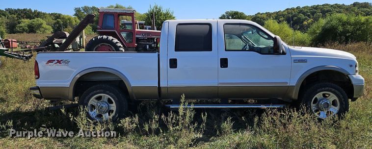 image for item LM9229 2005 Ford F250 Super Duty Lariat  Crew Cab pickup truck