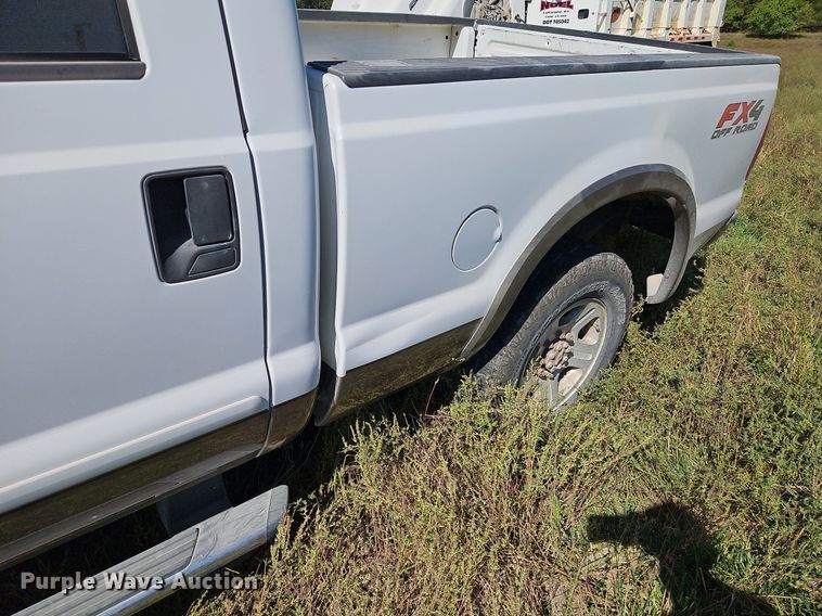 image for item LM9229 2005 Ford F250 Super Duty Lariat  Crew Cab pickup truck