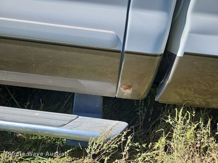 image for item LM9229 2005 Ford F250 Super Duty Lariat  Crew Cab pickup truck