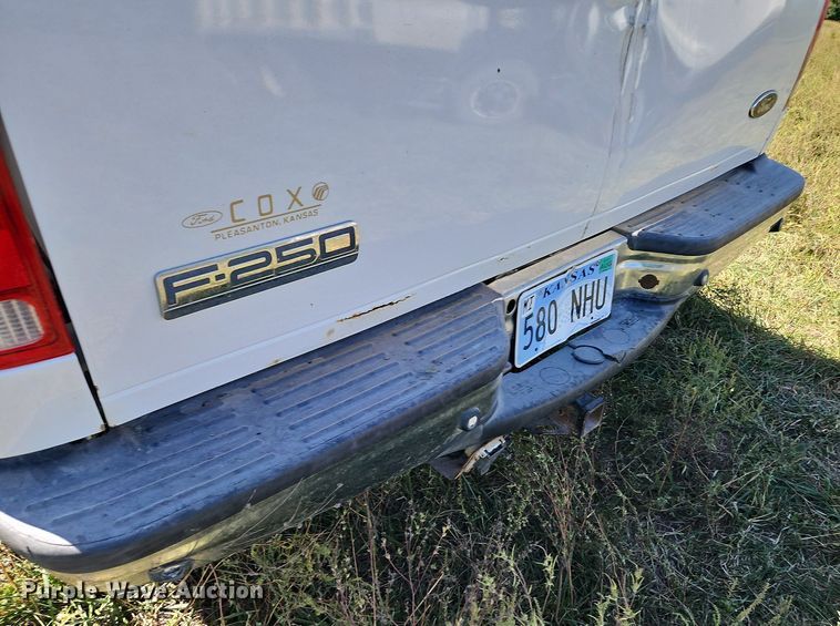 image for item LM9229 2005 Ford F250 Super Duty Lariat  Crew Cab pickup truck