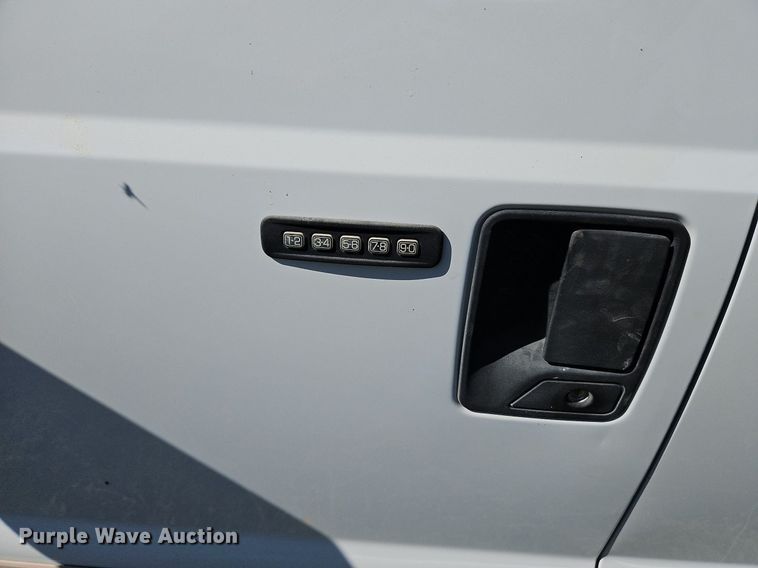 image for item LM9229 2005 Ford F250 Super Duty Lariat  Crew Cab pickup truck