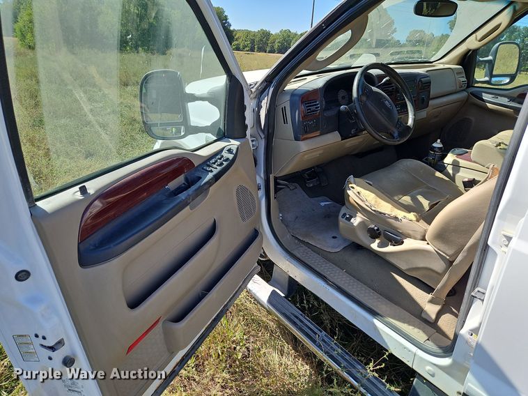 image for item LM9229 2005 Ford F250 Super Duty Lariat  Crew Cab pickup truck