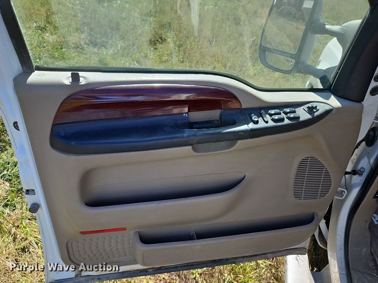 image for item LM9229 2005 Ford F250 Super Duty Lariat  Crew Cab pickup truck