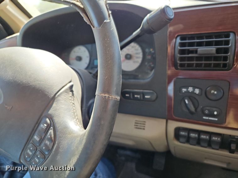 image for item LM9229 2005 Ford F250 Super Duty Lariat  Crew Cab pickup truck