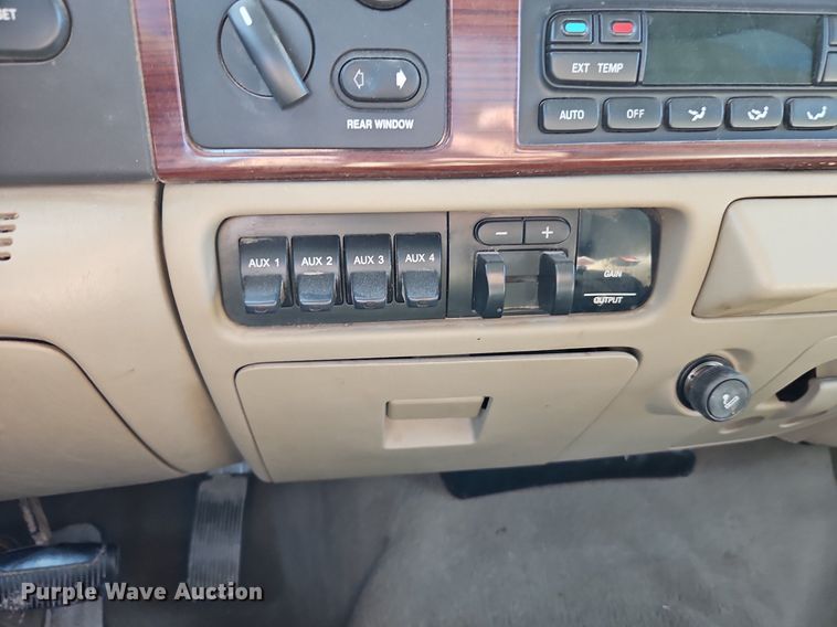 image for item LM9229 2005 Ford F250 Super Duty Lariat  Crew Cab pickup truck