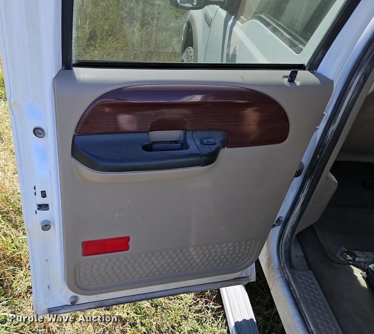 image for item LM9229 2005 Ford F250 Super Duty Lariat  Crew Cab pickup truck