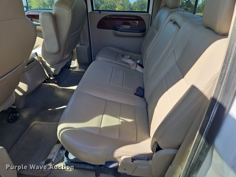 image for item LM9229 2005 Ford F250 Super Duty Lariat  Crew Cab pickup truck