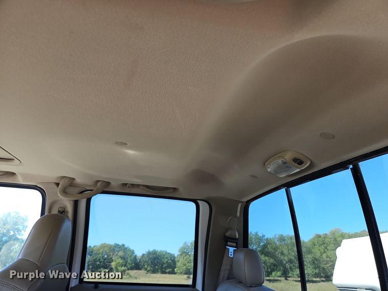 image for item LM9229 2005 Ford F250 Super Duty Lariat  Crew Cab pickup truck