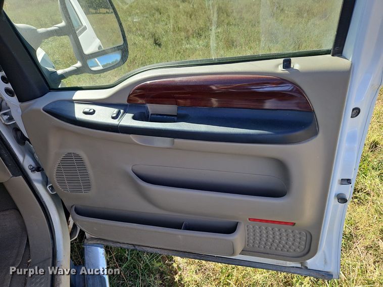 image for item LM9229 2005 Ford F250 Super Duty Lariat  Crew Cab pickup truck