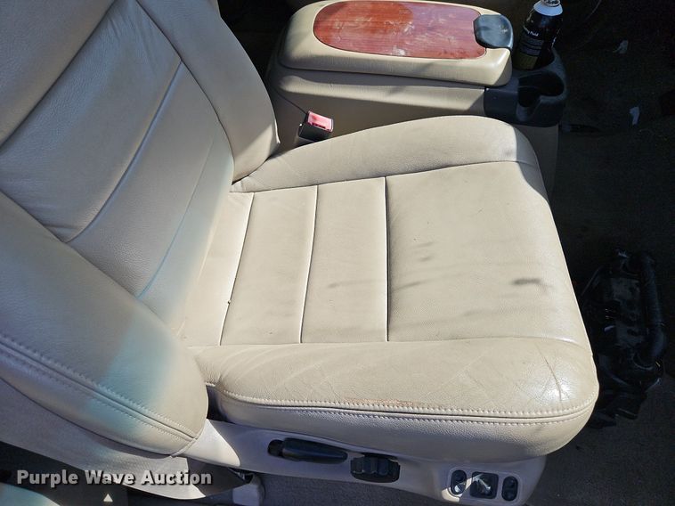 image for item LM9229 2005 Ford F250 Super Duty Lariat  Crew Cab pickup truck