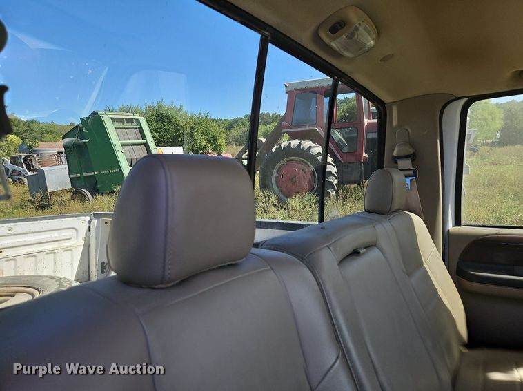 image for item LM9229 2005 Ford F250 Super Duty Lariat  Crew Cab pickup truck