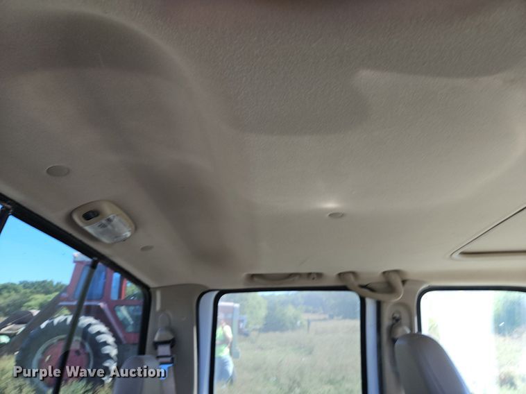 image for item LM9229 2005 Ford F250 Super Duty Lariat  Crew Cab pickup truck