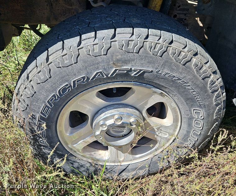 image for item LM9229 2005 Ford F250 Super Duty Lariat  Crew Cab pickup truck