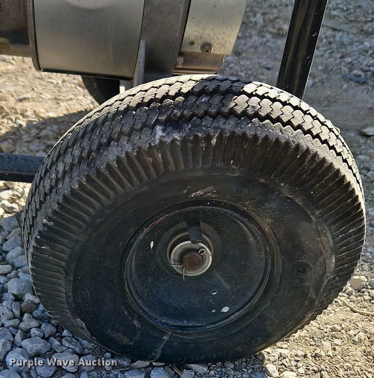 image for item LM9272 Robin RGV6100  generator