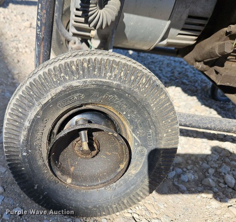 image for item LM9272 Robin RGV6100  generator