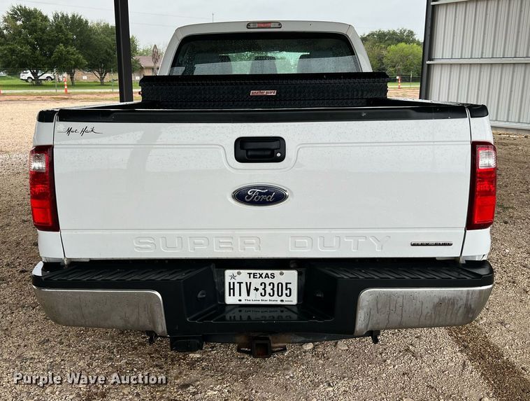 image for item LU9813 2016 Ford F250 Super Duty  Crew Cab pickup truck