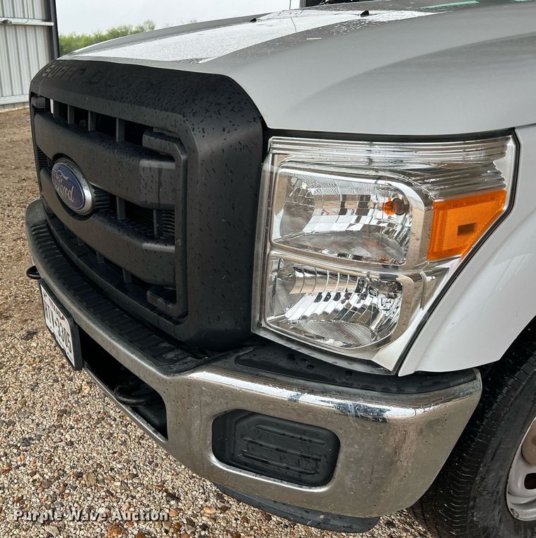 image for item LU9813 2016 Ford F250 Super Duty  Crew Cab pickup truck