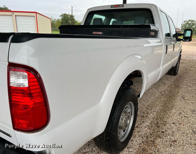 image for item LU9813 2016 Ford F250 Super Duty  Crew Cab pickup truck