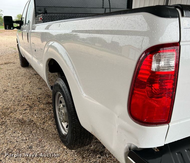 image for item LU9813 2016 Ford F250 Super Duty  Crew Cab pickup truck