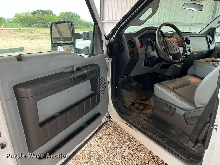 image for item LU9813 2016 Ford F250 Super Duty  Crew Cab pickup truck