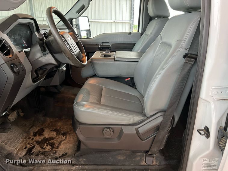 image for item LU9813 2016 Ford F250 Super Duty  Crew Cab pickup truck