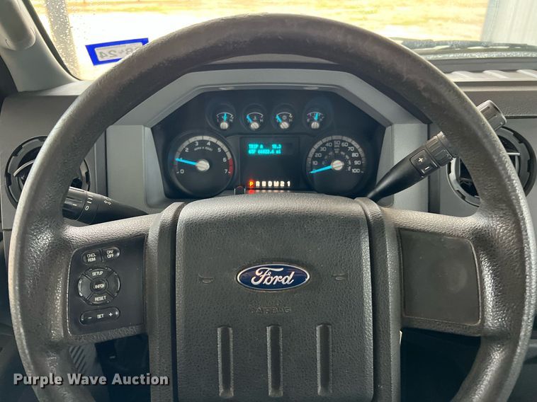 image for item LU9813 2016 Ford F250 Super Duty  Crew Cab pickup truck