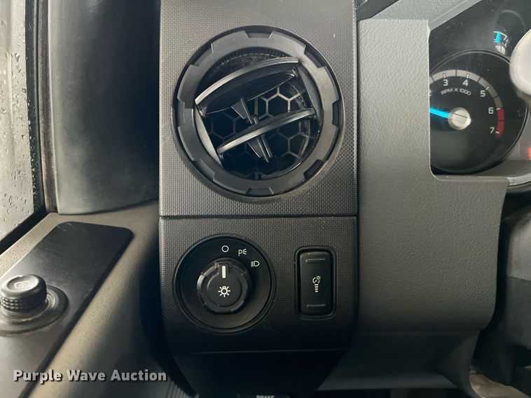 image for item LU9813 2016 Ford F250 Super Duty  Crew Cab pickup truck