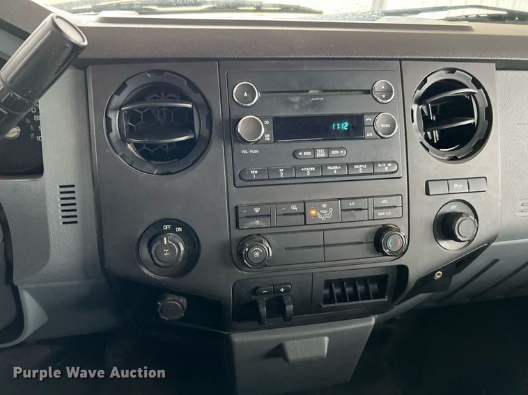 image for item LU9813 2016 Ford F250 Super Duty  Crew Cab pickup truck