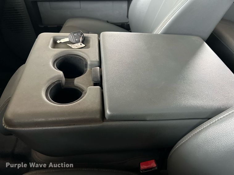 image for item LU9813 2016 Ford F250 Super Duty  Crew Cab pickup truck