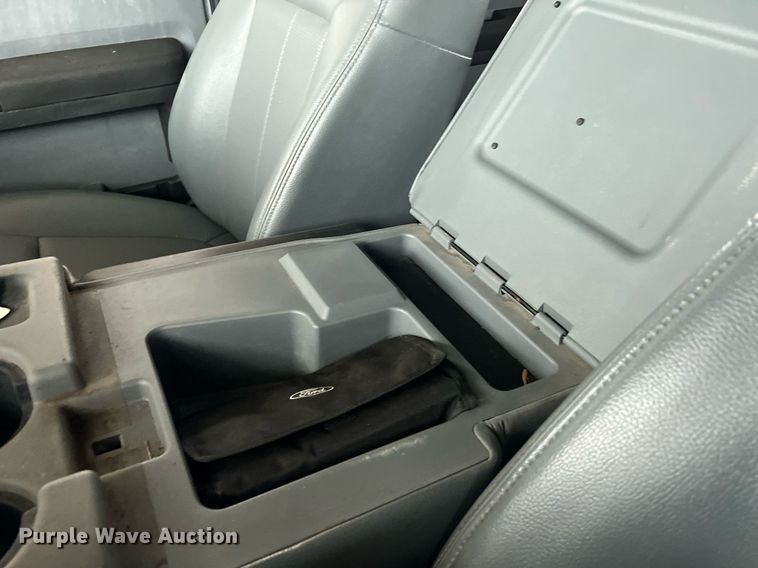 image for item LU9813 2016 Ford F250 Super Duty  Crew Cab pickup truck