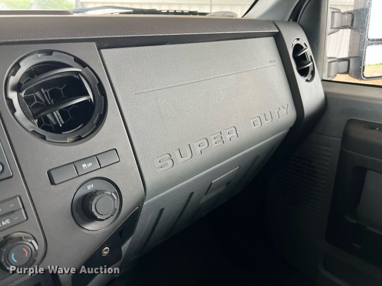 image for item LU9813 2016 Ford F250 Super Duty  Crew Cab pickup truck