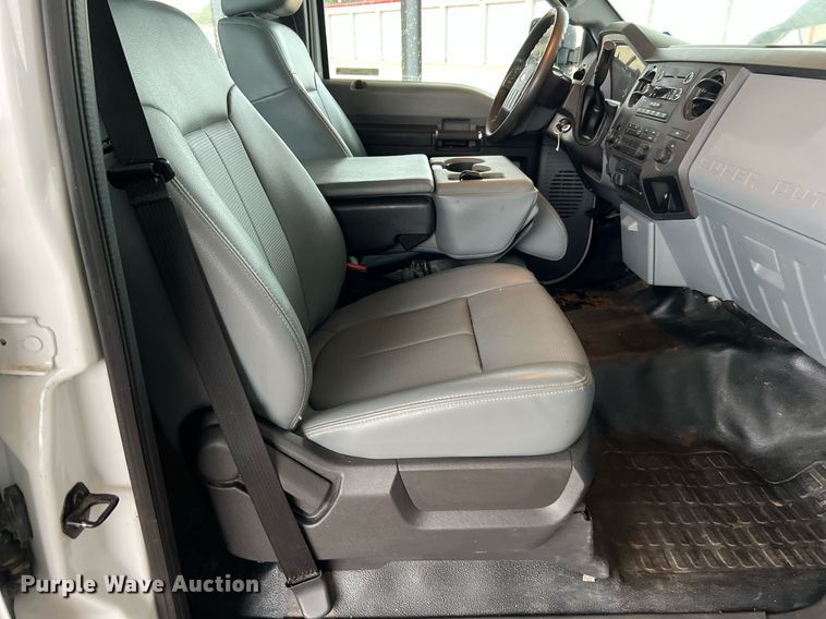 image for item LU9813 2016 Ford F250 Super Duty  Crew Cab pickup truck