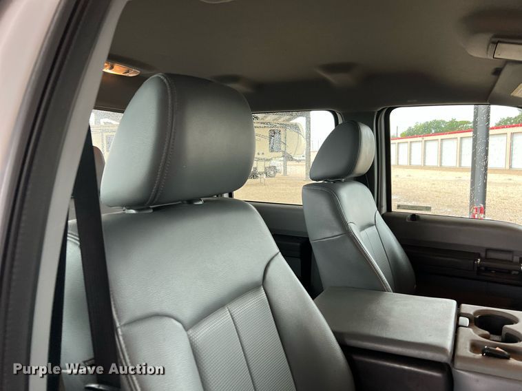 image for item LU9813 2016 Ford F250 Super Duty  Crew Cab pickup truck