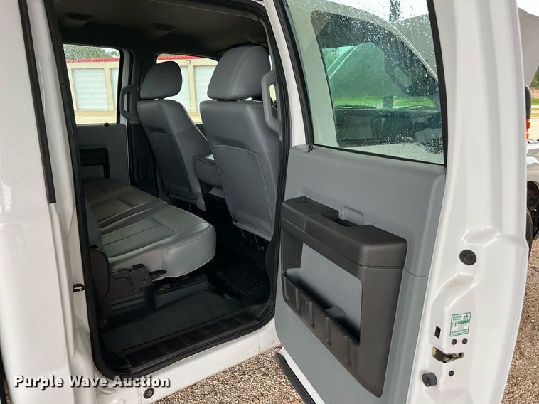 image for item LU9813 2016 Ford F250 Super Duty  Crew Cab pickup truck