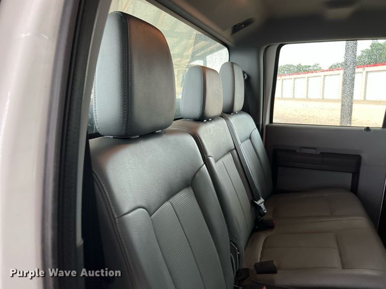 image for item LU9813 2016 Ford F250 Super Duty  Crew Cab pickup truck