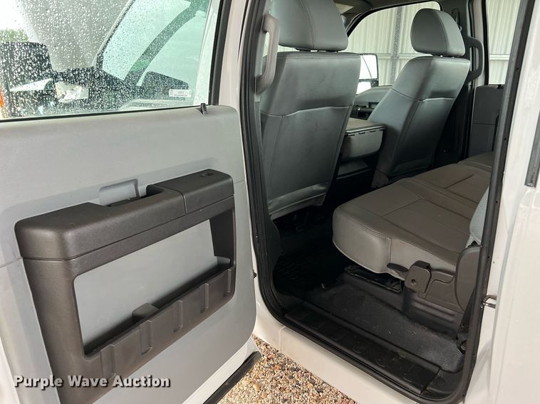 image for item LU9813 2016 Ford F250 Super Duty  Crew Cab pickup truck