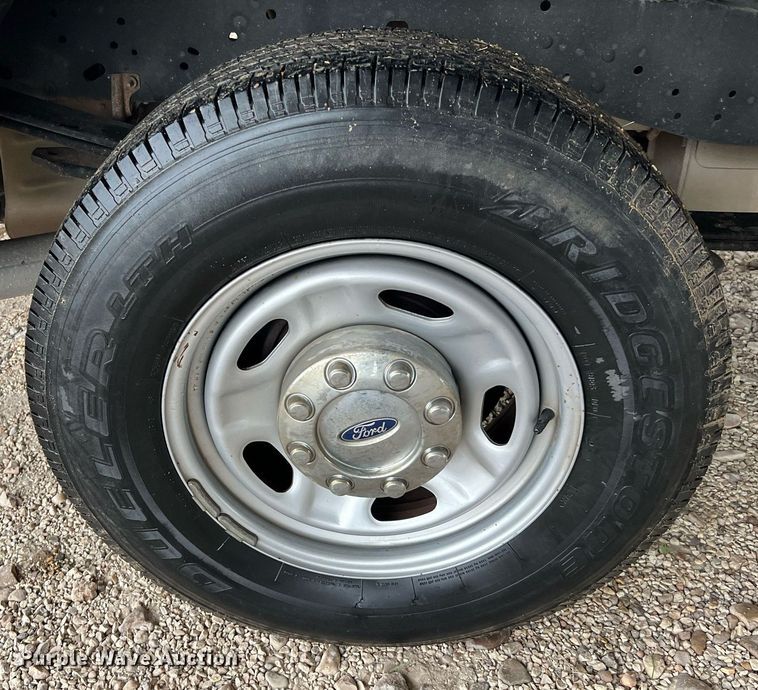 image for item LU9813 2016 Ford F250 Super Duty  Crew Cab pickup truck