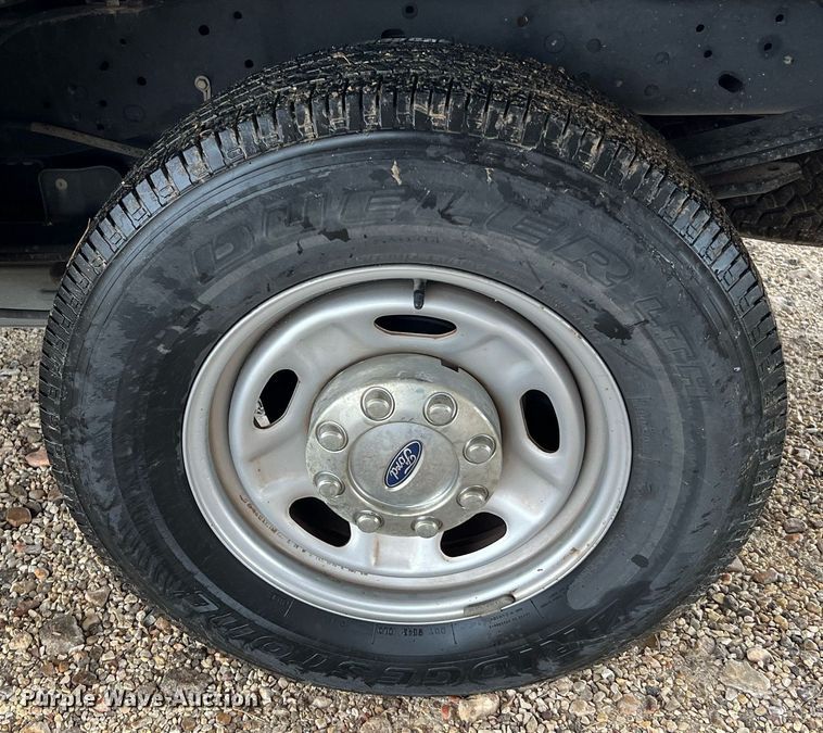 image for item LU9813 2016 Ford F250 Super Duty  Crew Cab pickup truck