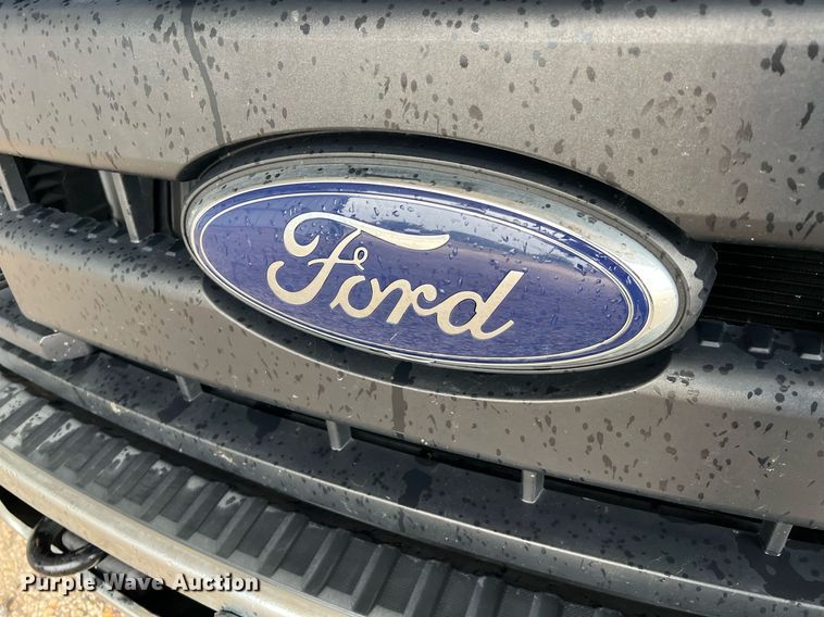 image for item LU9813 2016 Ford F250 Super Duty  Crew Cab pickup truck