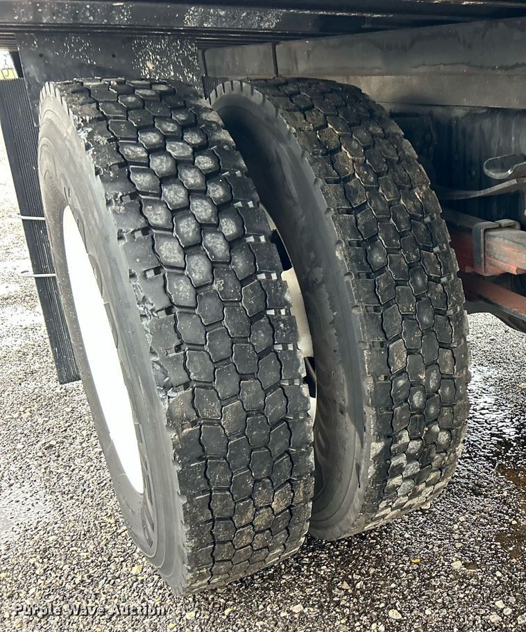 image for item LV9091 2016 Ford F650 Super Duty  box truck