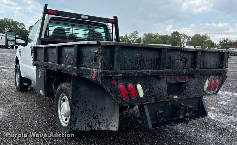 image for item LV9092 2010 Ford F350 Super Duty XL  flatbed pickup truck