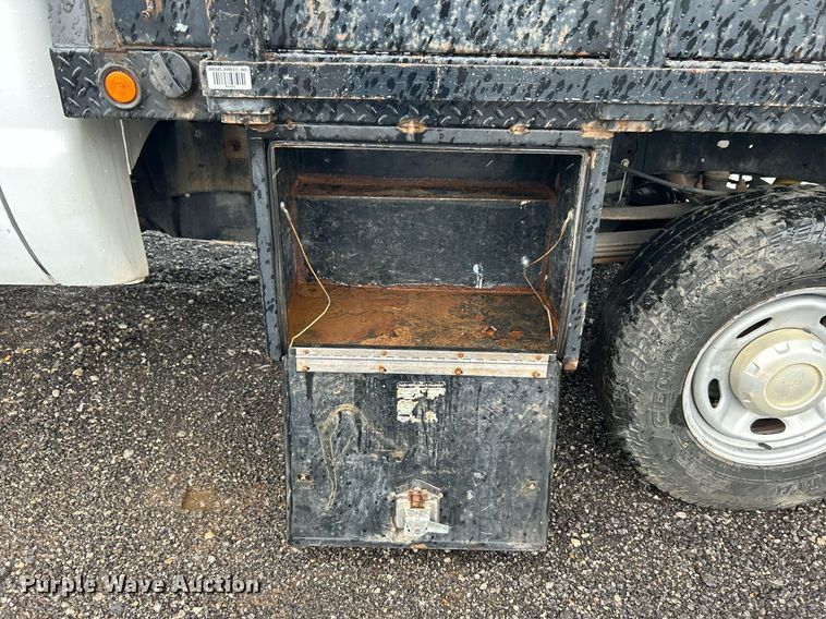 image for item LV9092 2010 Ford F350 Super Duty XL  flatbed pickup truck