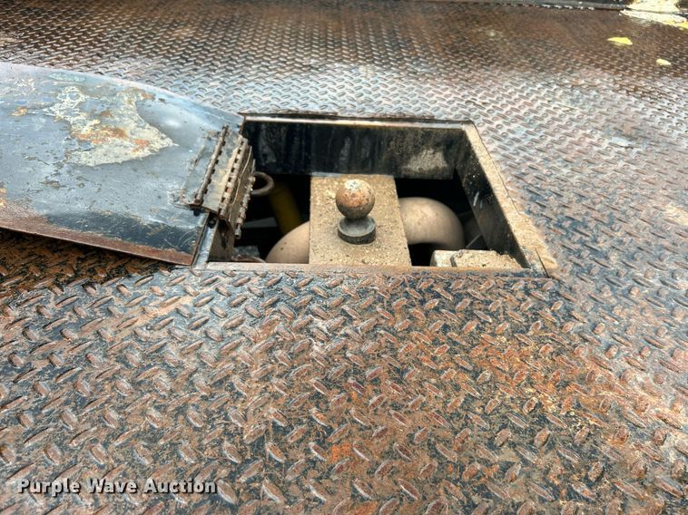 image for item LV9092 2010 Ford F350 Super Duty XL  flatbed pickup truck